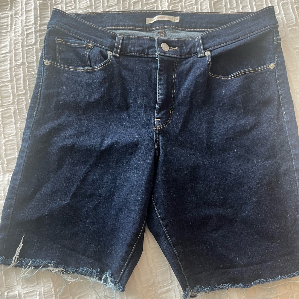 Levi's Women's Bermuda Shorts